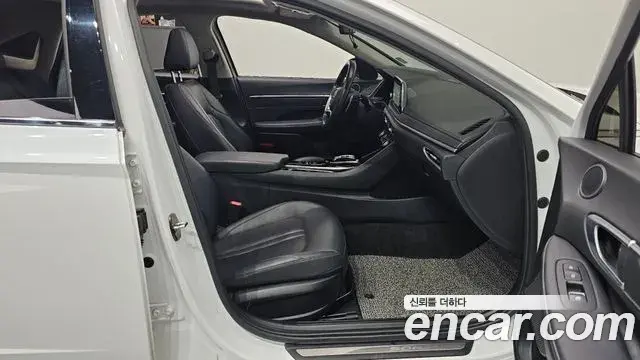 Hyundai Sonata Hybrid 2021 — Photo 7/30