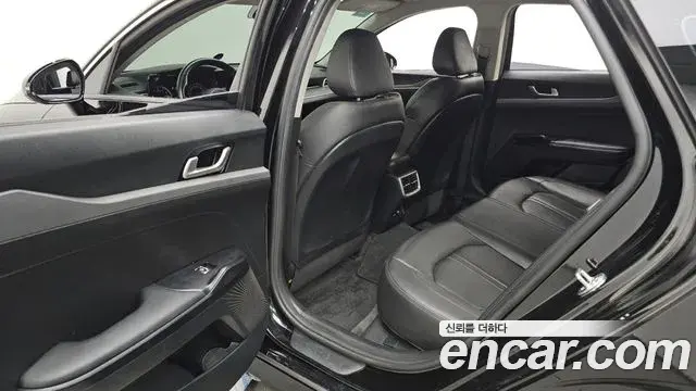 Kia K5 2022 — Şəkil 20/32