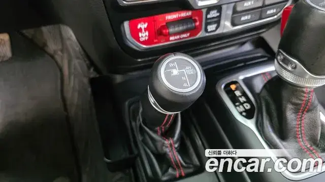 Jeep Gladiator 2021 — Photo 18/32