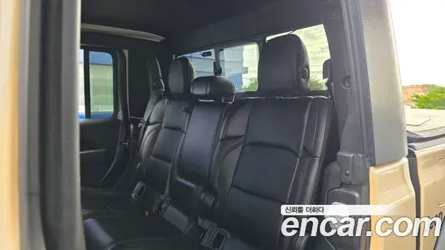 Jeep Gladiator 2021 — Photo 28/32