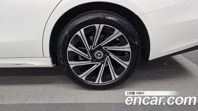 Mercedes-Benz E-Class 2024 — Şəkil 24/33