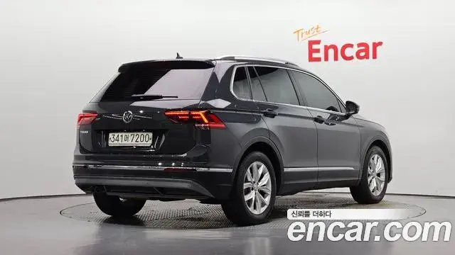 Volkswagen Tiguan 2020 — ფოტო 20/20