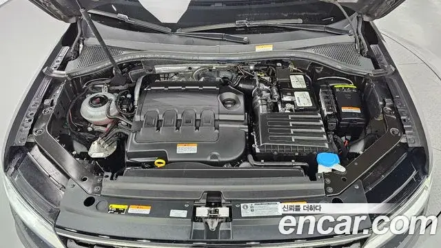 Volkswagen Tiguan 2020 — ფოტო 13/20