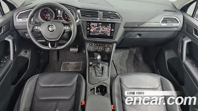 Volkswagen Tiguan 2020 — ფოტო 11/20