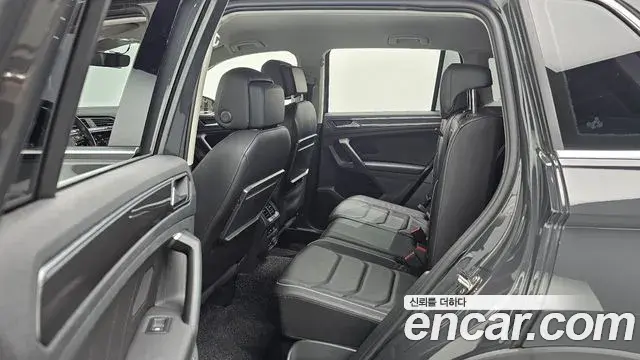 Volkswagen Tiguan 2020 — ფოტო 8/20