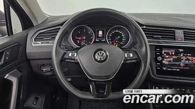 Volkswagen Tiguan 2020 — ფოტო 18/20