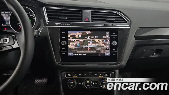 Volkswagen Tiguan 2020 — ფოტო 9/20