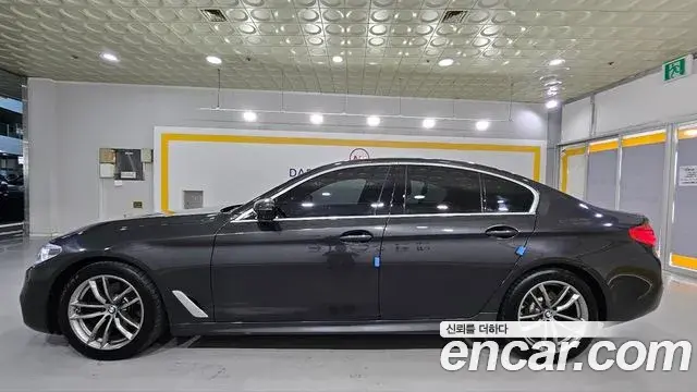 BMW 5 Series 2020 — Photo 15/20