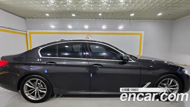 BMW 5 Series 2020 — Photo 1/20