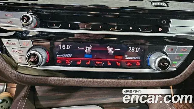 BMW 5 Series 2020 — Photo 13/20