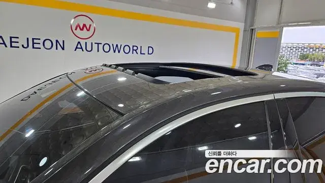 BMW 5 Series 2020 — Photo 11/20