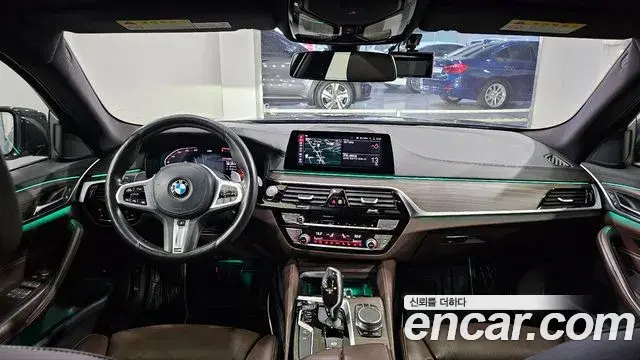 BMW 5 Series 2020 — Photo 10/20