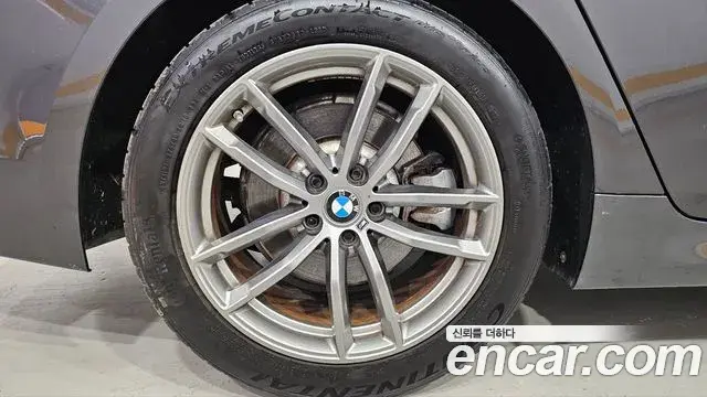 BMW 5 Series 2020 — Photo 12/20