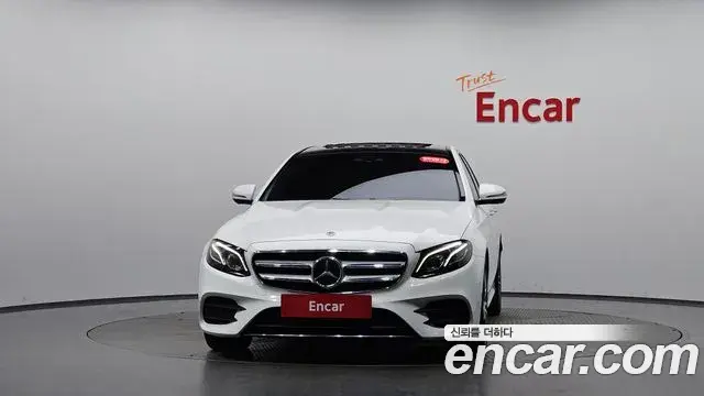 Mercedes-Benz E-Class 2019 — Фото 3/20