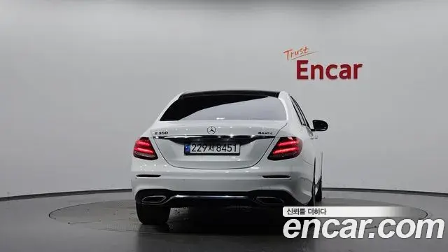 Mercedes-Benz E-Class 2019 — Фото 4/20
