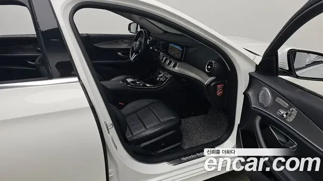 Mercedes-Benz E-Class 2019 — Фото 11/20