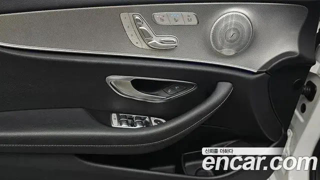 Mercedes-Benz E-Class 2019 — Фото 18/20