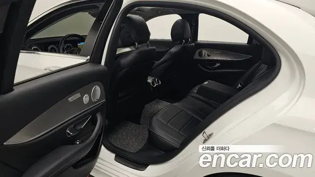 Mercedes-Benz E-Class 2019 — Şəkil 28/36