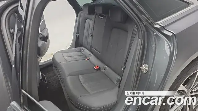 Audi A6 2022 — ფოტო 18/20