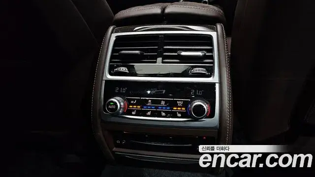 BMW 7 Series 2022 — Фото 19/20