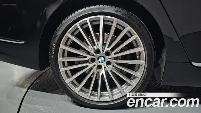 BMW 7 Series 2022 — ფოტო 33/42