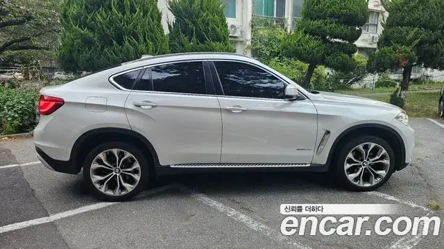 BMW X6 2018 — Photo 17/18