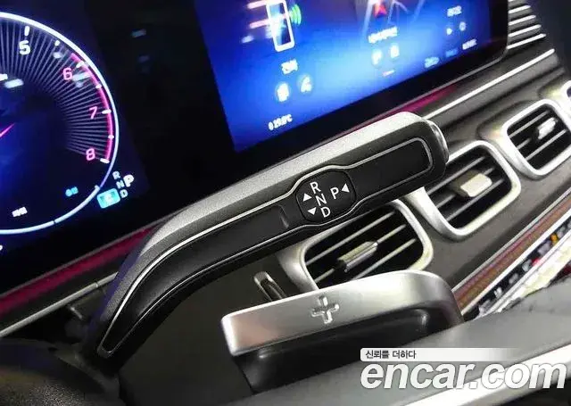 Mercedes-Benz GLE-Class 2025 — Photo 13/20
