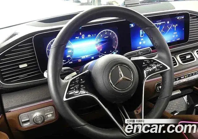Mercedes-Benz GLE-Class 2025 — Photo 15/20