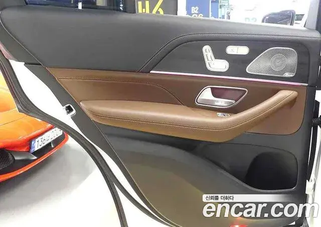 Mercedes-Benz GLE-Class 2025 — Photo 18/20