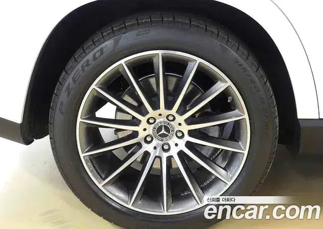 Mercedes-Benz GLE-Class 2025 — Photo 3/20