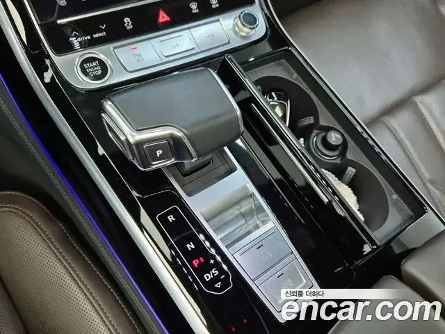 Audi A8 2021 — Фото 7/18