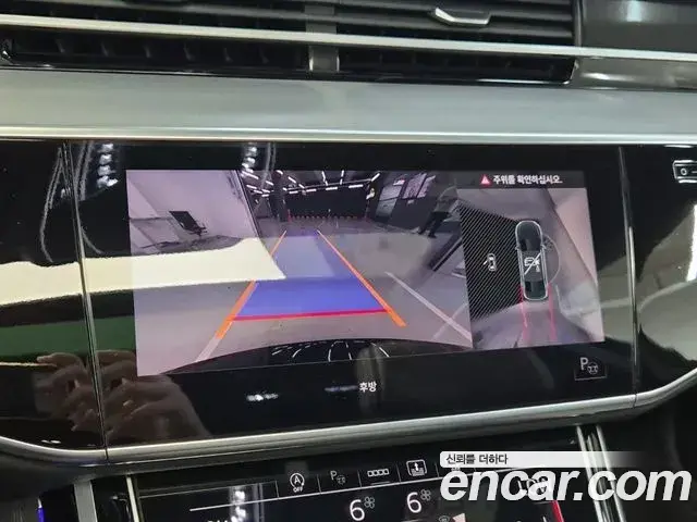 Audi A8 2021 — Фото 15/18