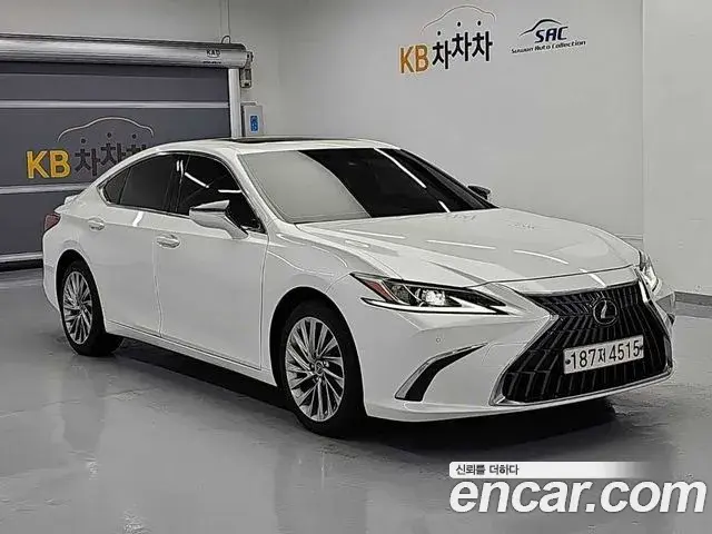 Lexus ES300h 2023 — ფოტო 14/19