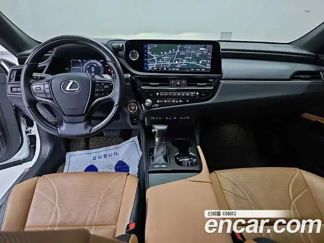 Lexus ES300h 2023 — ფოტო 9/19