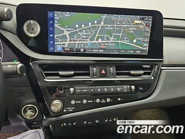 Lexus ES300h 2023 — ფოტო 10/19