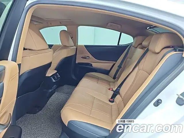 Lexus ES300h 2023 — ფოტო 1/19
