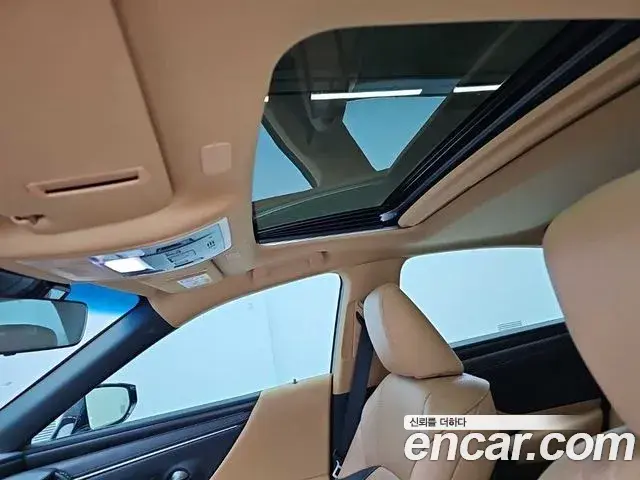 Lexus ES300h 2023 — ფოტო 2/19