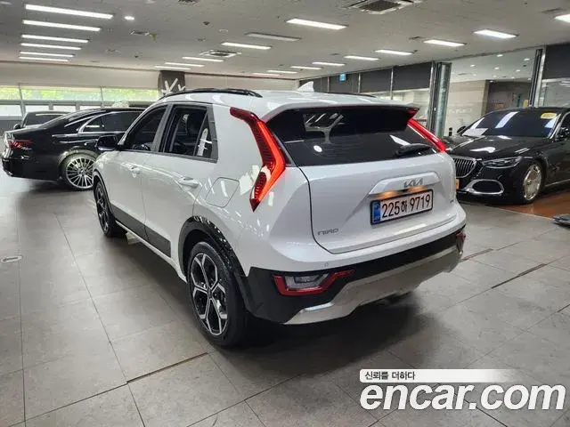 Kia Niro 2025 — Фото 1/20