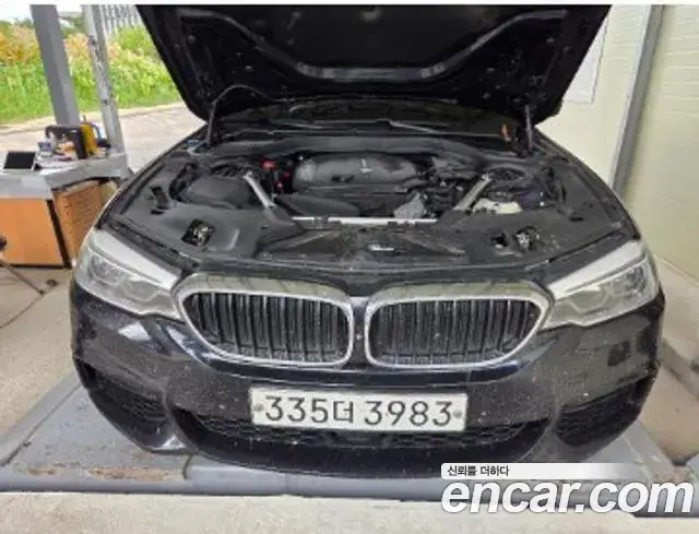BMW 5 Series 2019 — ფოტო 1/2