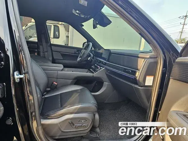 Hyundai Santa Fe 2025 — Фото 8/20