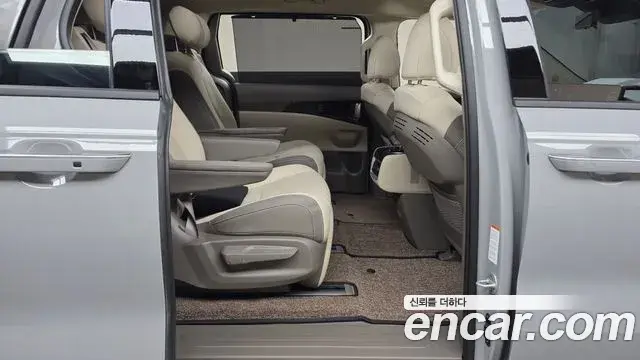 Kia Carnival 2025 — Photo 21/35