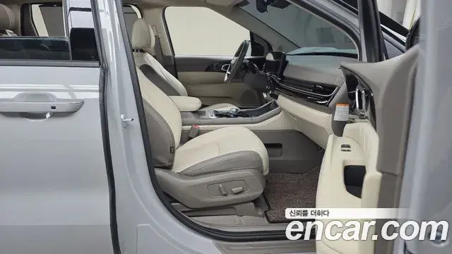 Kia Carnival 2025 — Photo 3/35