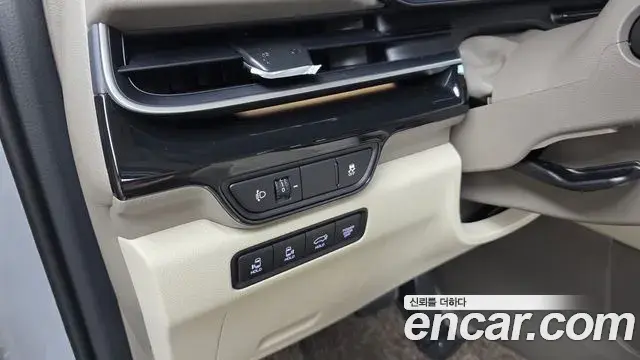 Kia Carnival 2025 — Photo 1/35