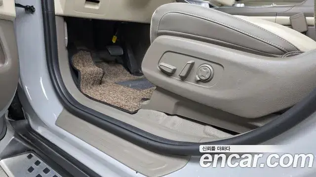 Kia Carnival 2025 — Photo 2/35