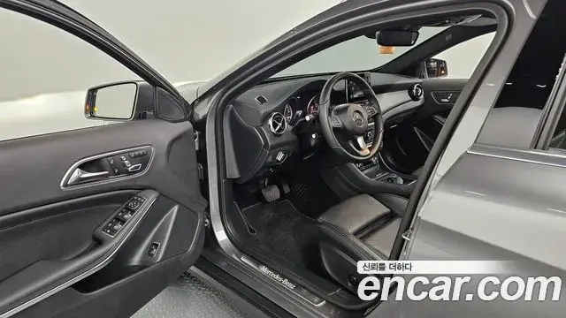 Mercedes-Benz GLA-Class 2018 — Фото 10/20