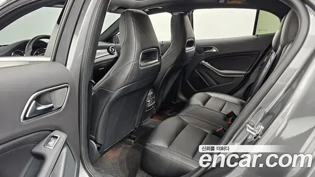 Mercedes-Benz GLA-Class 2018 — Фото 12/20
