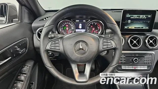 Mercedes-Benz GLA-Class 2018 — Фото 13/20