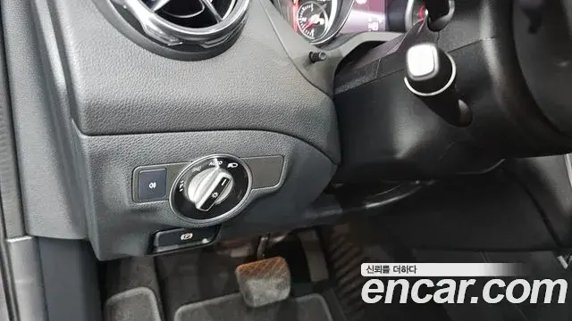 Mercedes-Benz GLA-Class 2018 — Фото 14/20
