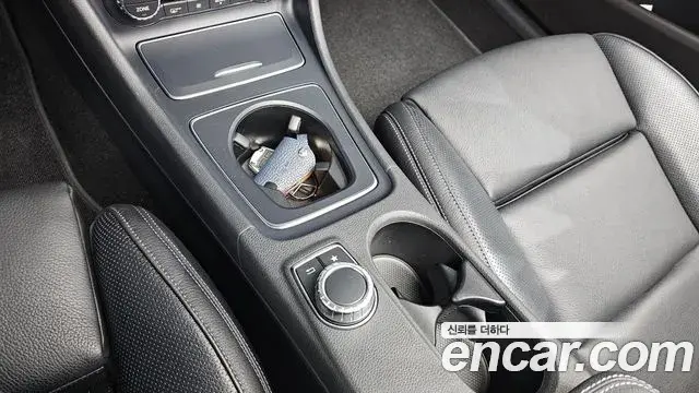 Mercedes-Benz GLA-Class 2018 — Фото 19/20