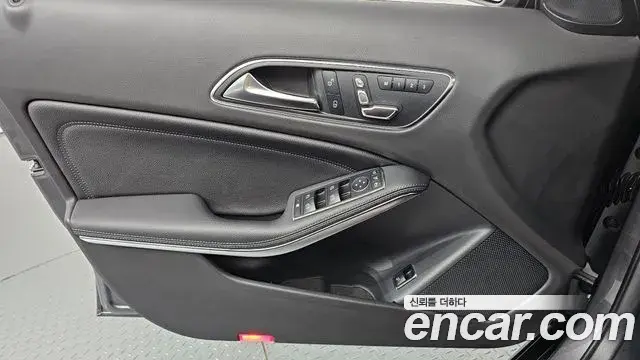 Mercedes-Benz GLA-Class 2018 — Photo 23/32